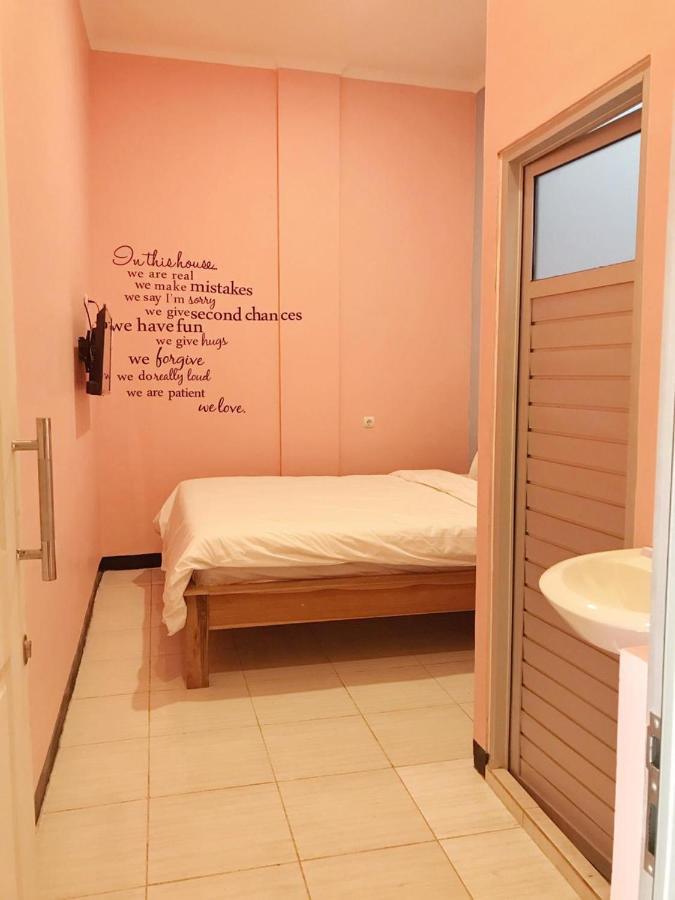 Roomz Budget Residence Σεμαράνγκ Εξωτερικό φωτογραφία